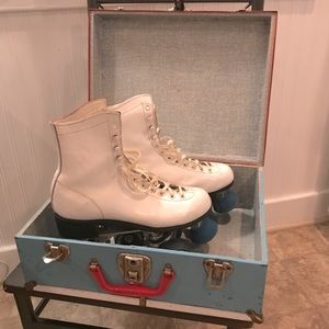 VINTAGE ROLLER SKATES WITH CASE